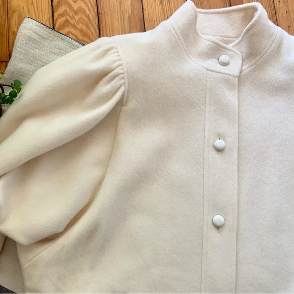 Vintage 70’s Elegant Cream Wool Winter Coat - Picture 6 of 16
